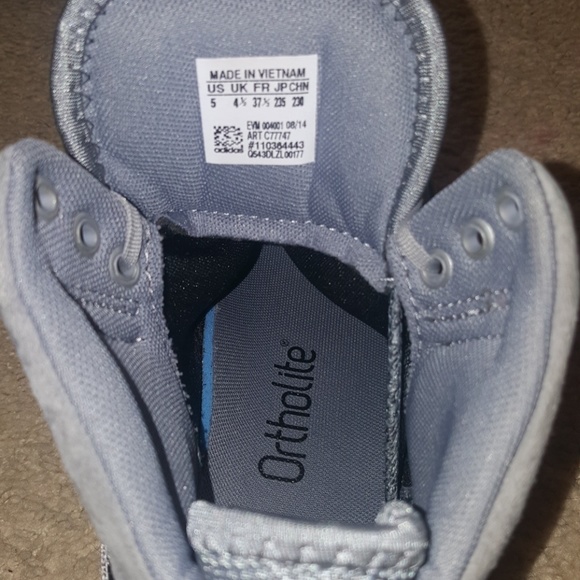 Size 5 Boys Adidas - Picture 4 of 5